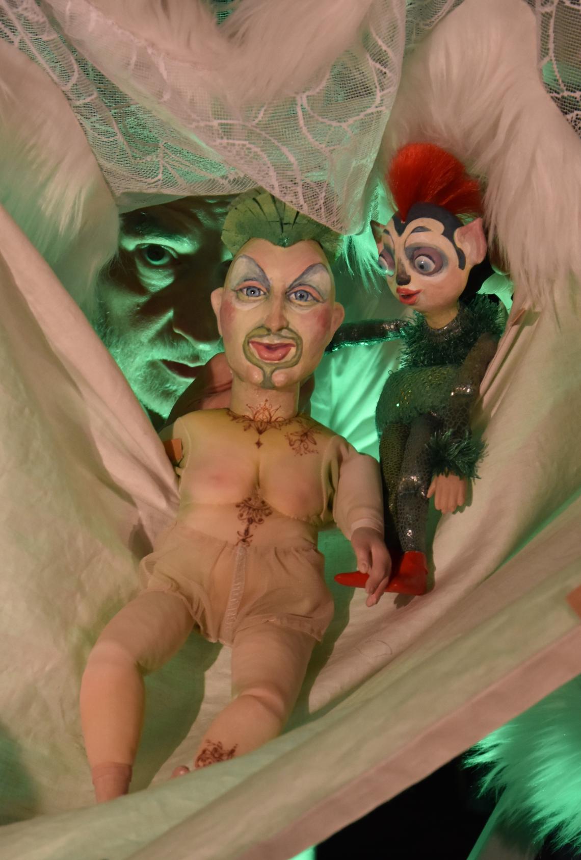 Der Elfenkönig und die Elfenkönigin als Puppen. Foto: Norbert Schröer