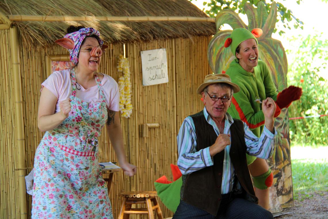 Urmel, Wutz und der Professor vor der Tier-Sprachschule