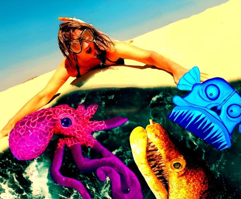 Ein Mensch mit Taucherbrille und farbenprächtige Fische